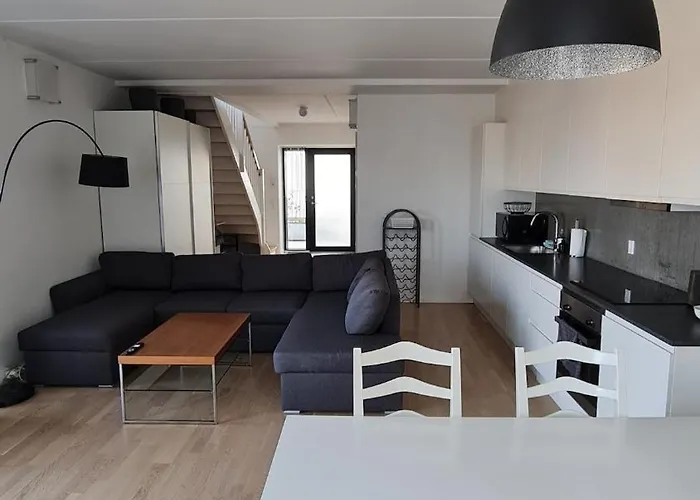 Two-story Four-room 아파트 *