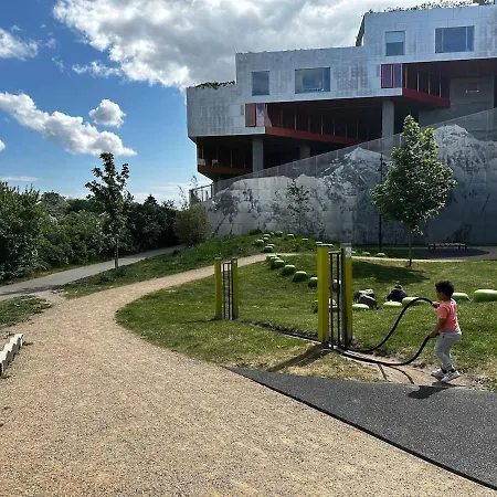 Two-story Four-room 公寓